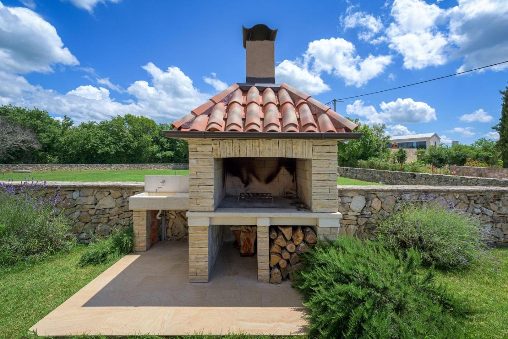 Villa Neo view 3