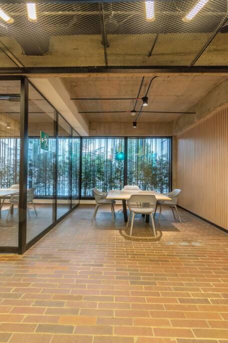 Ideally located, stylish and functional apt