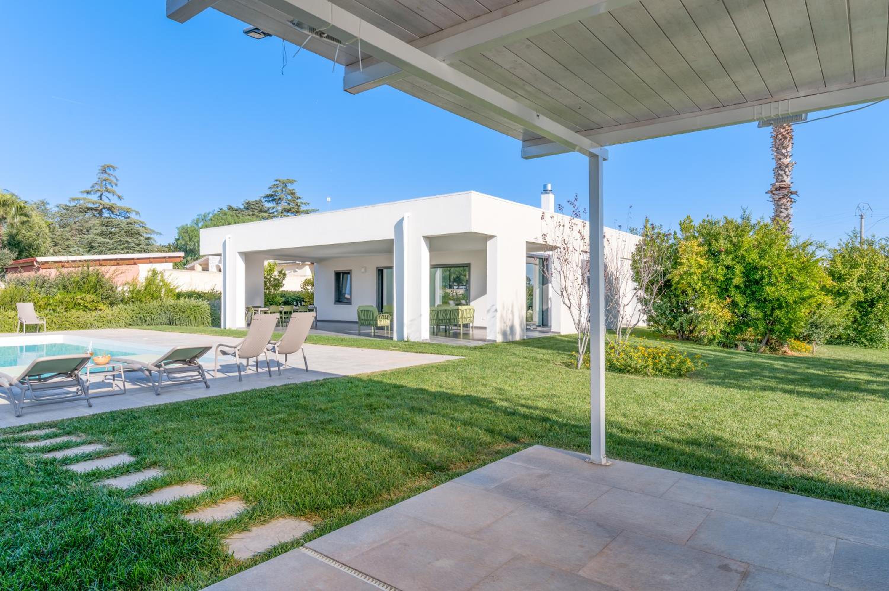 malolù luxury villa view 5