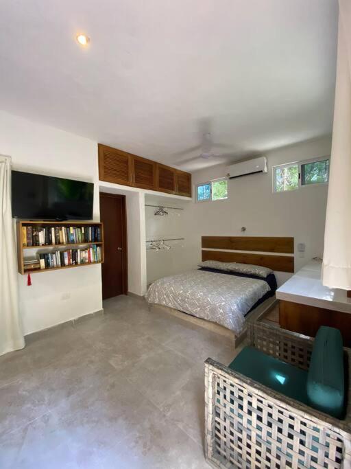 Cozumel Island - Cozy & Romantic Jungle Bungalow - WIFI/Netflix view 2