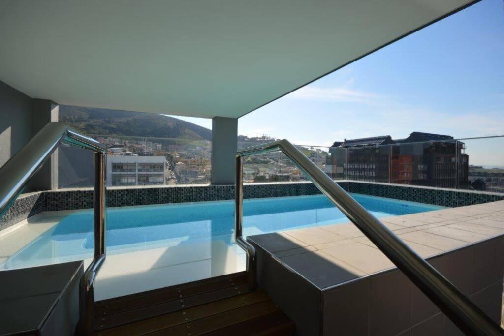 The Sentinel Self Catering Apartment in Cape CBD view 2