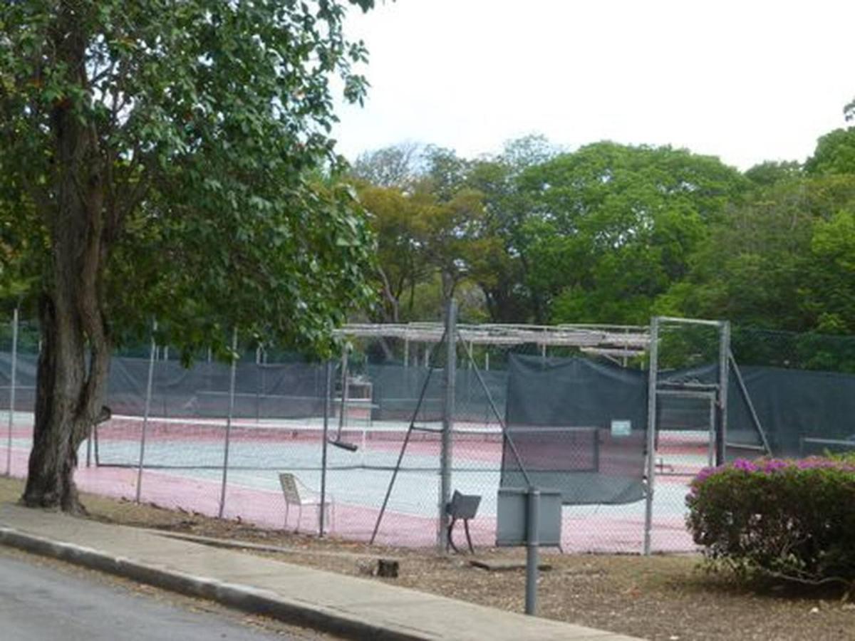 Rockley Golf Club 309 2 Bed 2 Bath Pool Tennis Bar