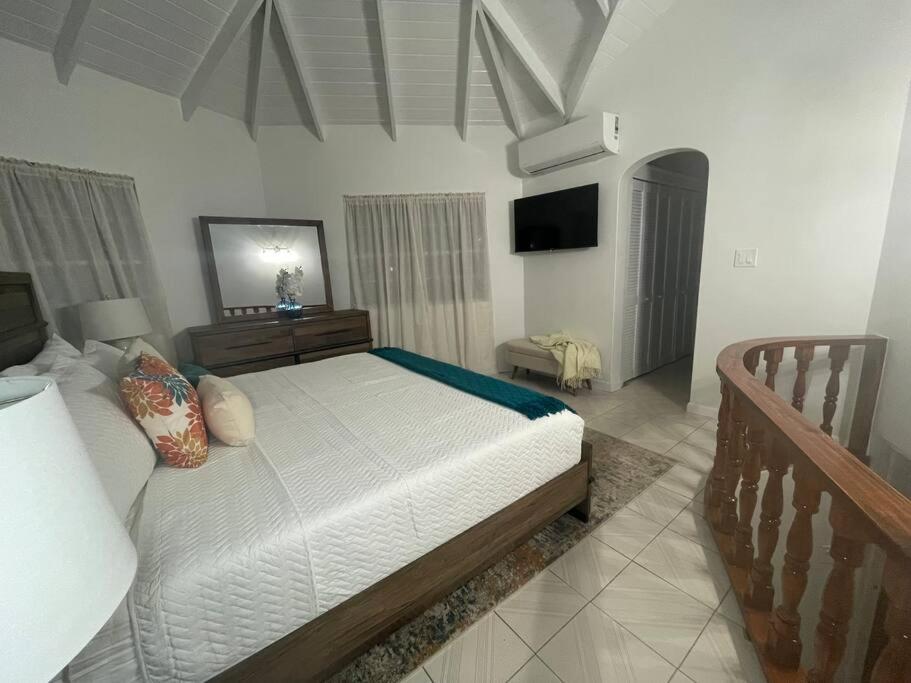 Unwind at Idyllic Escape!