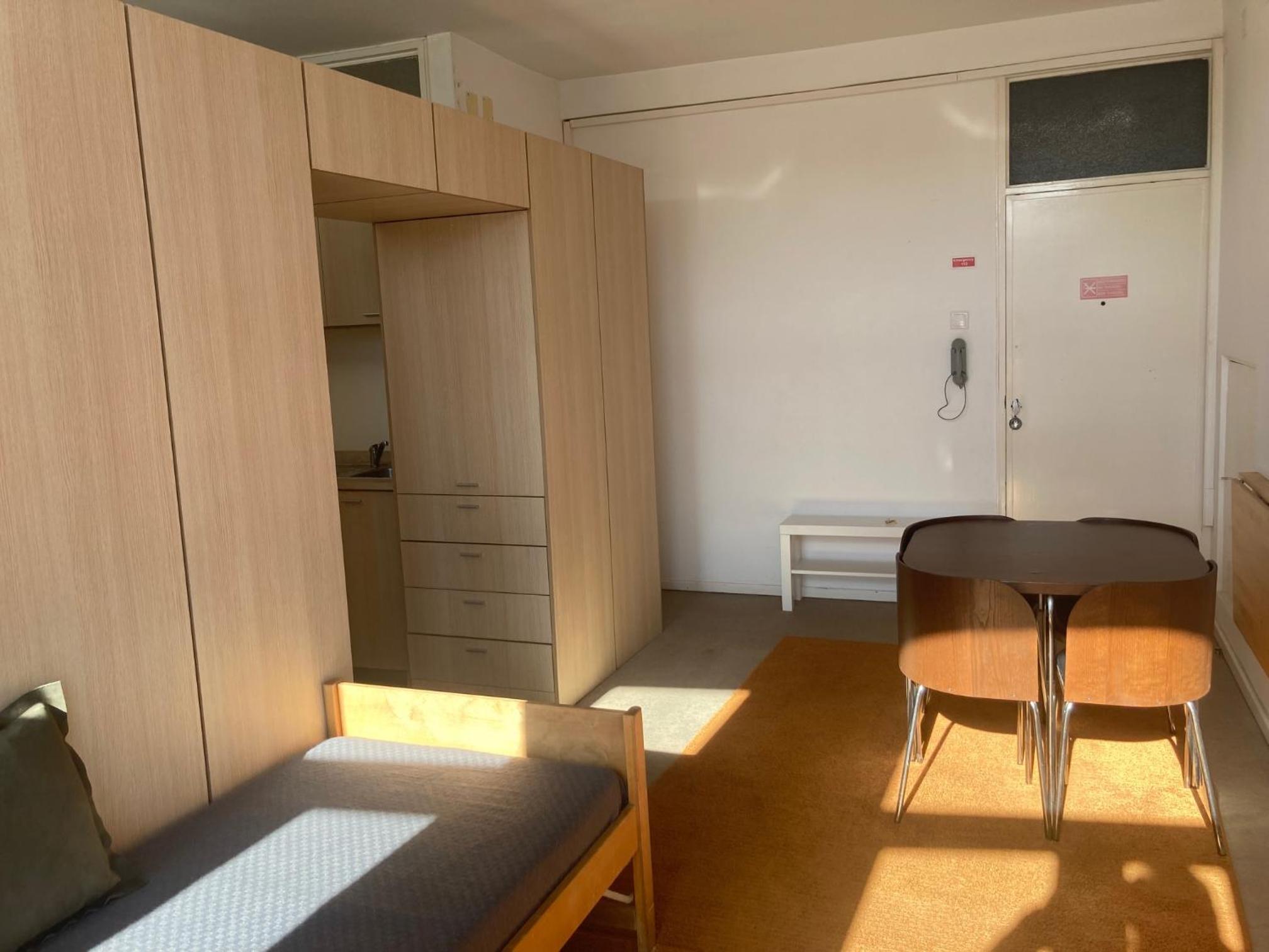 hotel room