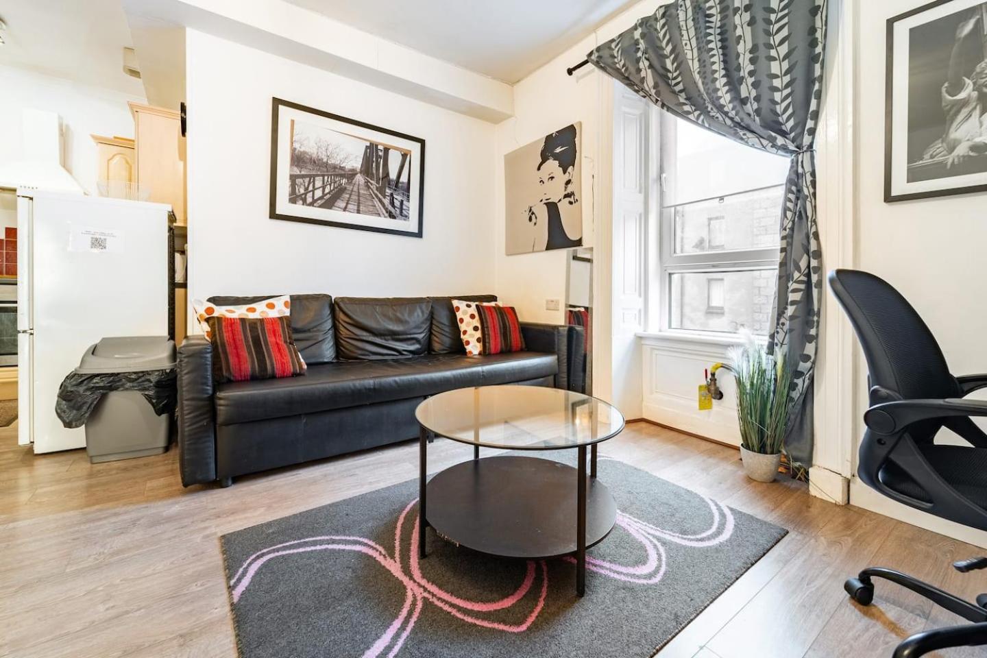 Charles Apartment view 3