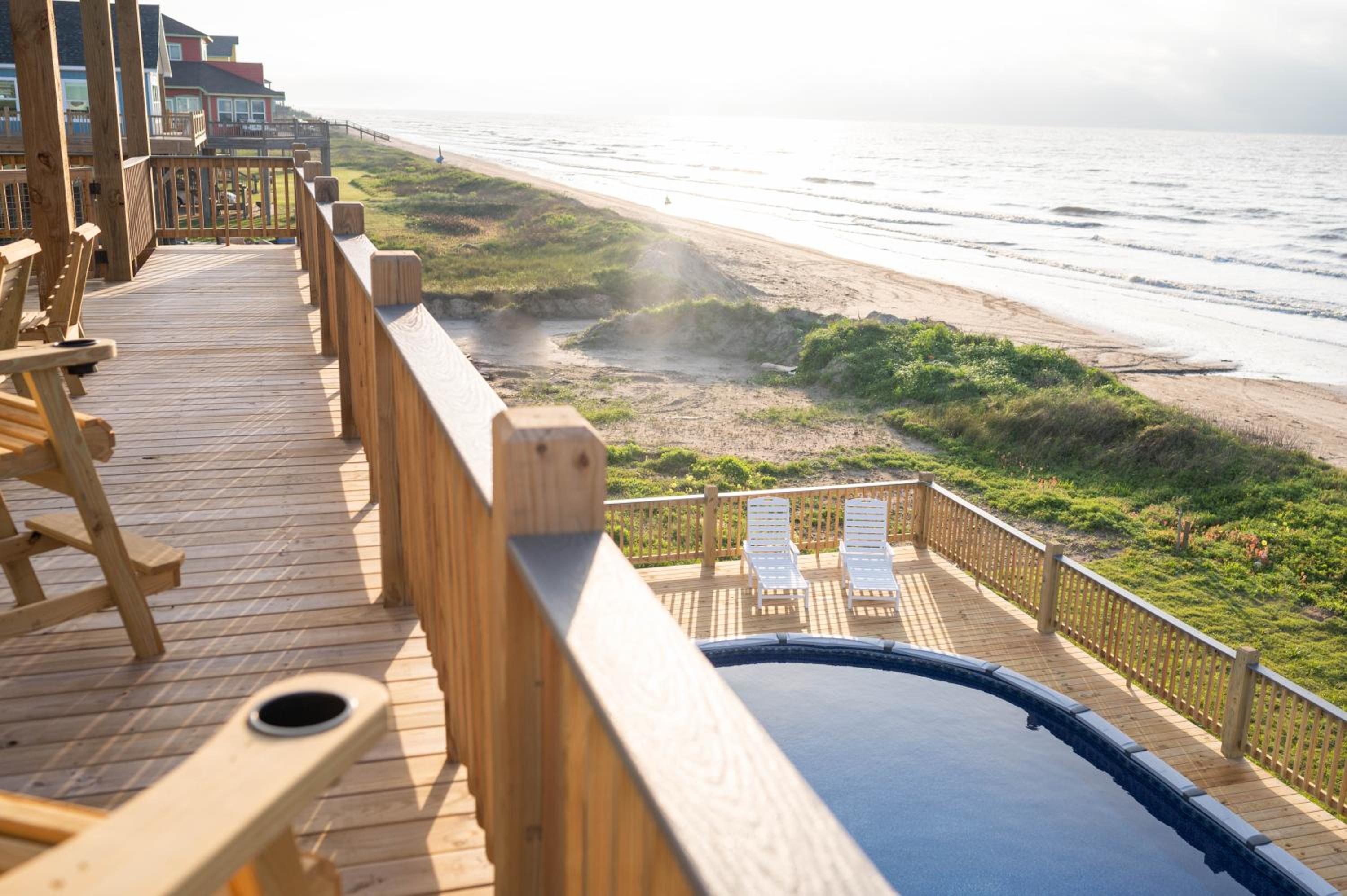 Crystal Beach Beachfront, Heated Pool, Sleeps 10