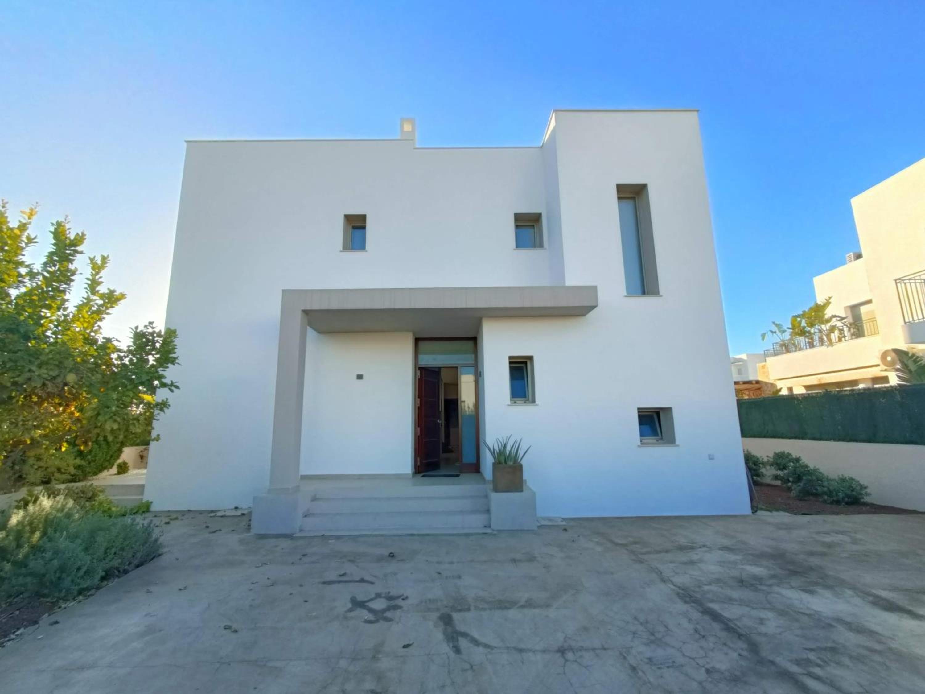 Moderna casa con piscina privada