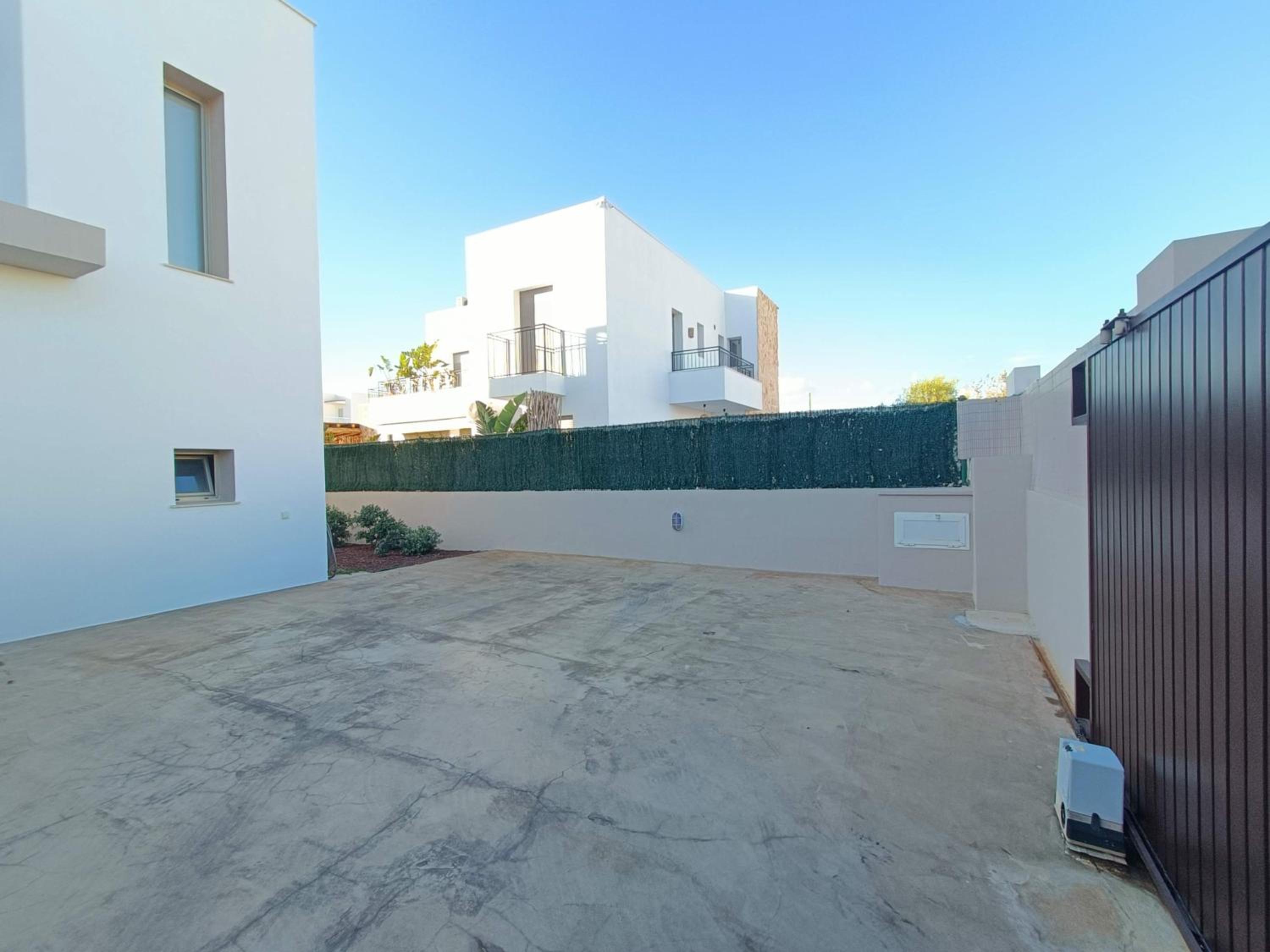 Moderna casa con piscina privada