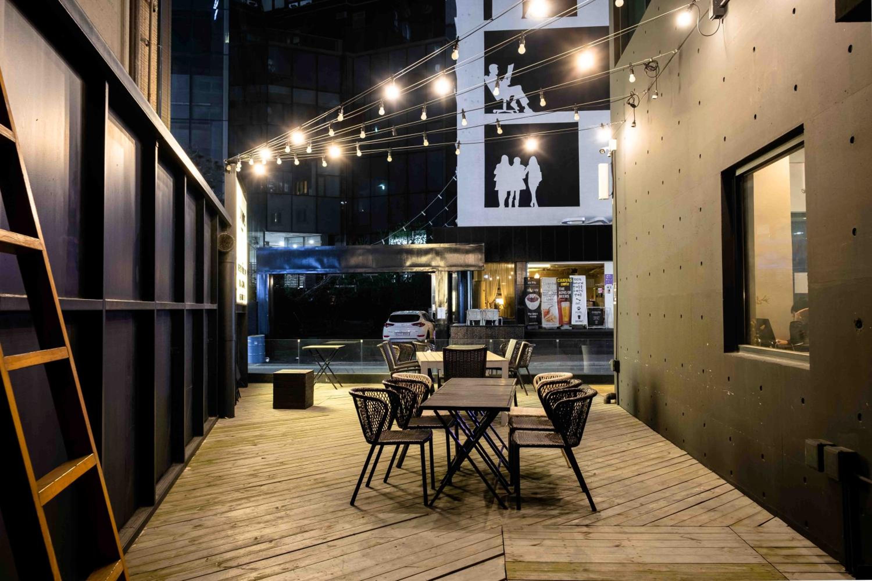 CANVAS BLACK Guesthouse view 5