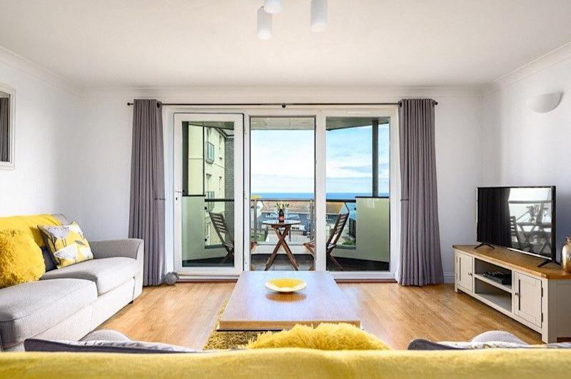 8 Spinnakers view 4