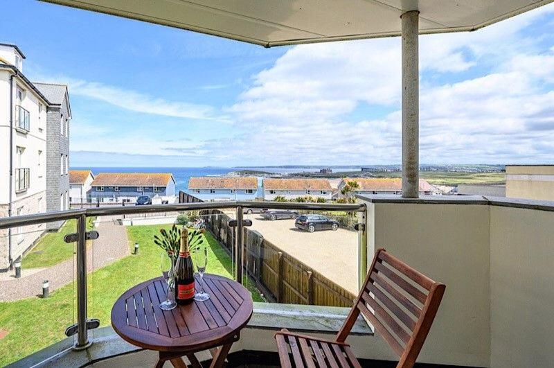 8 Spinnakers view 5