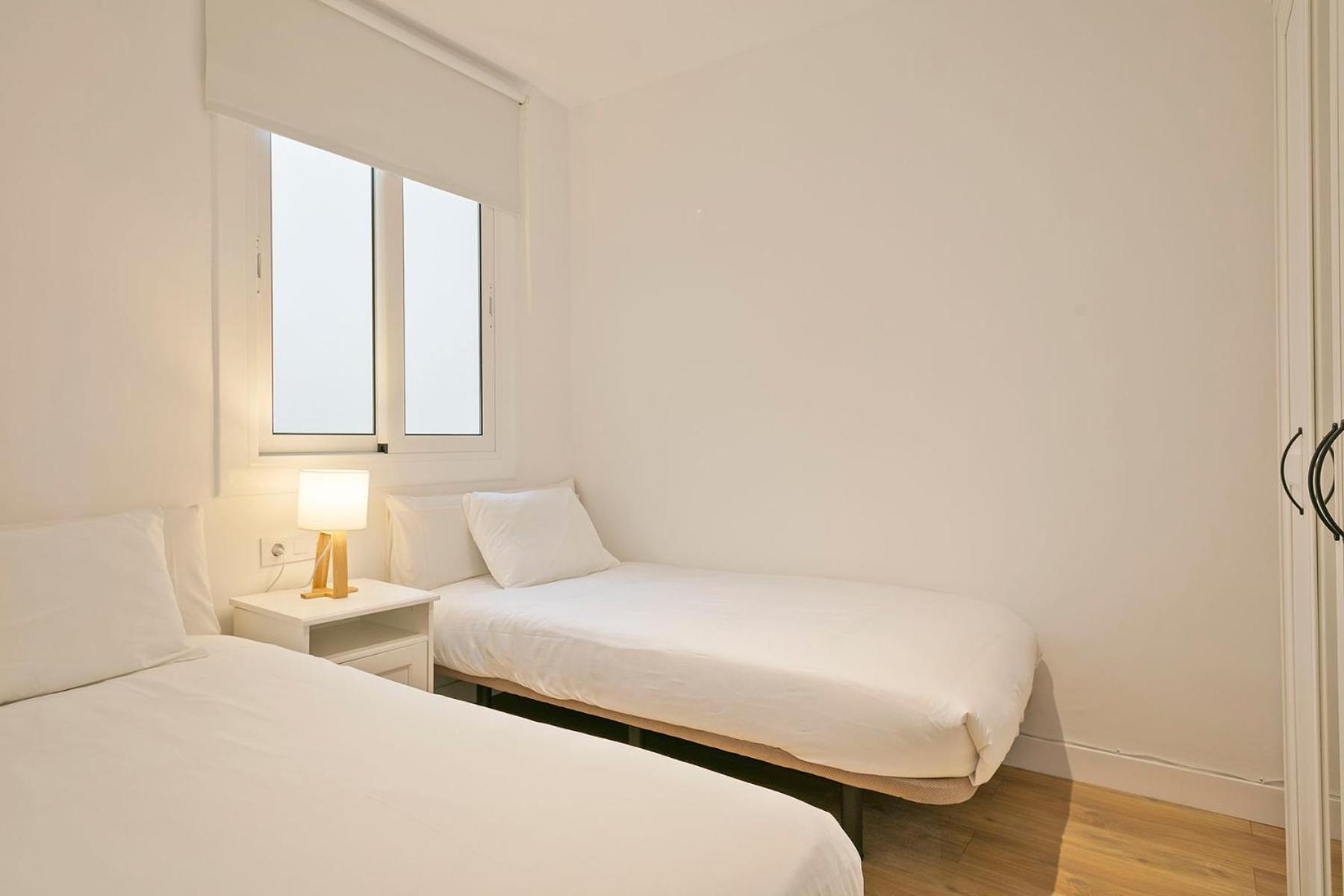 The White Flats Les Corts