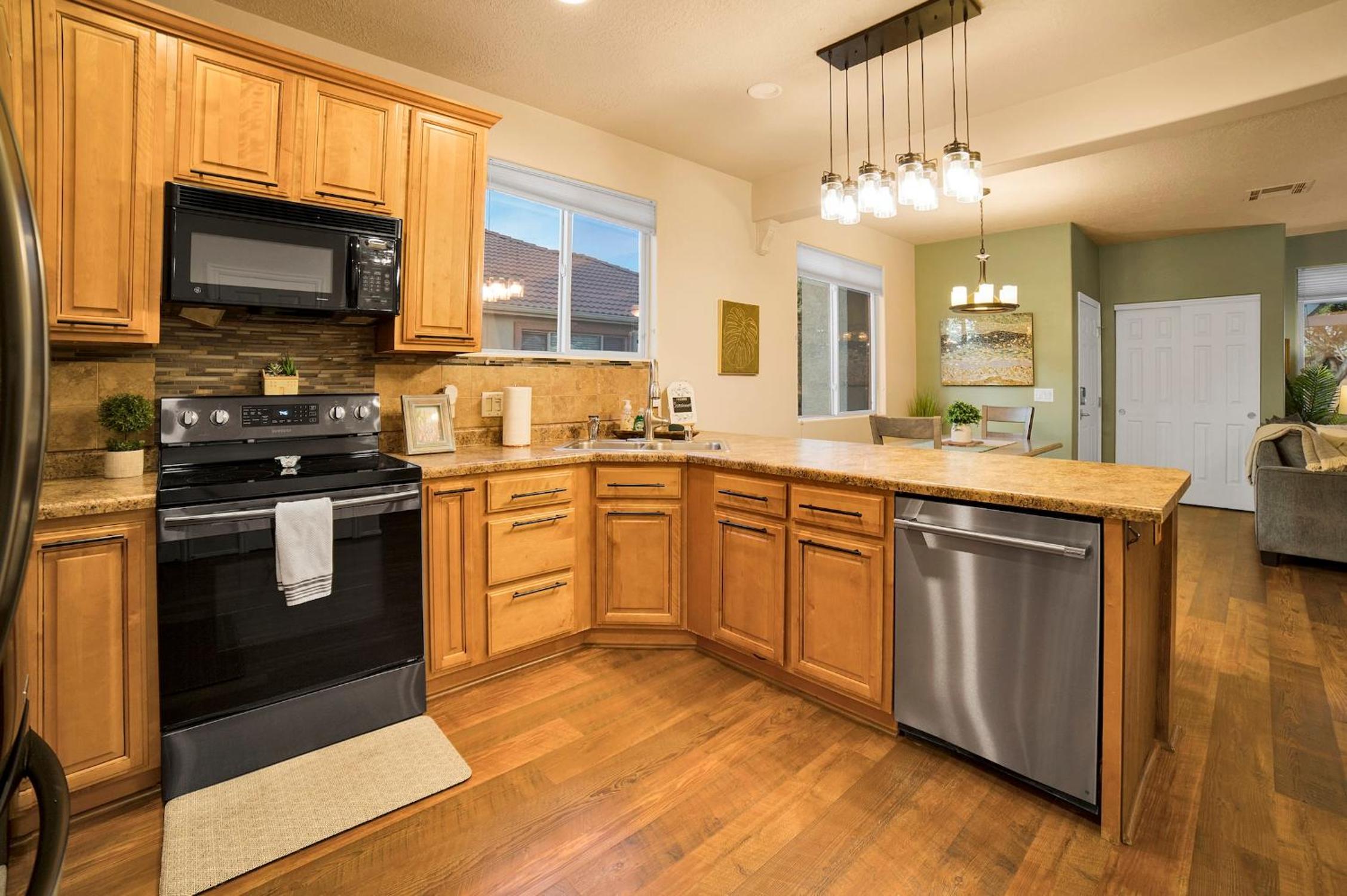 Mesquite 2BR Townhome with Pool & Gym Access view 3