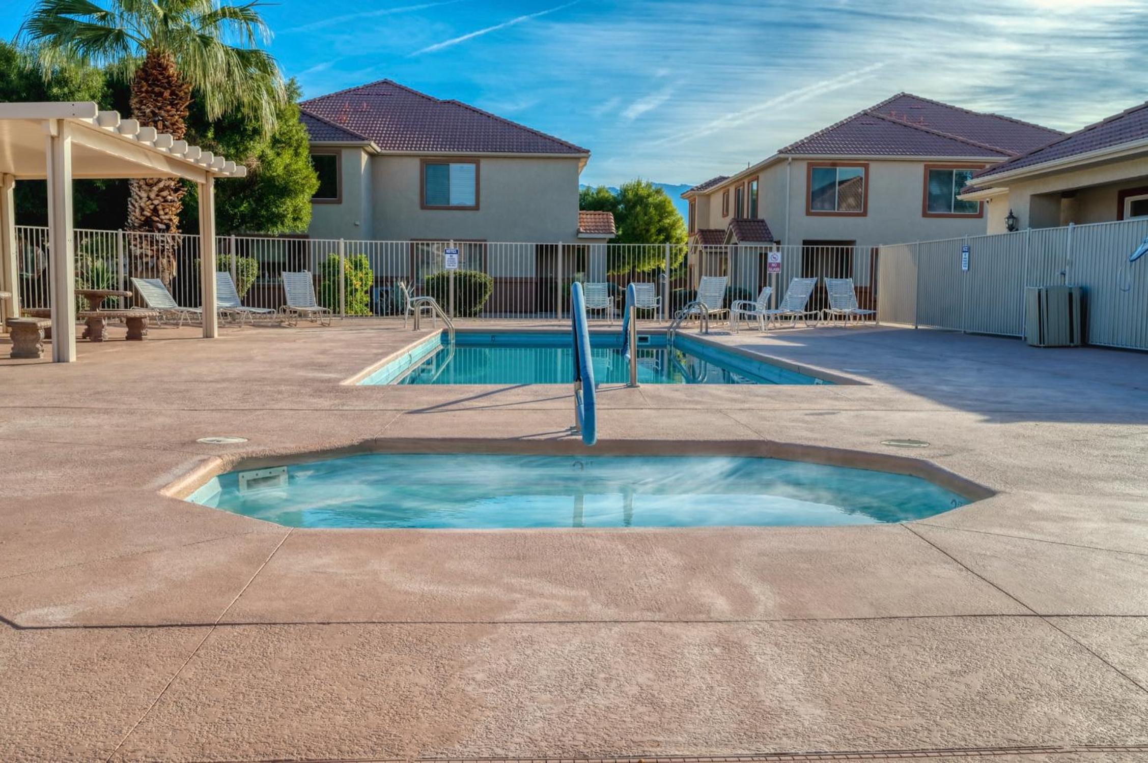 Mesquite 2BR Townhome with Pool & Gym Access view 2