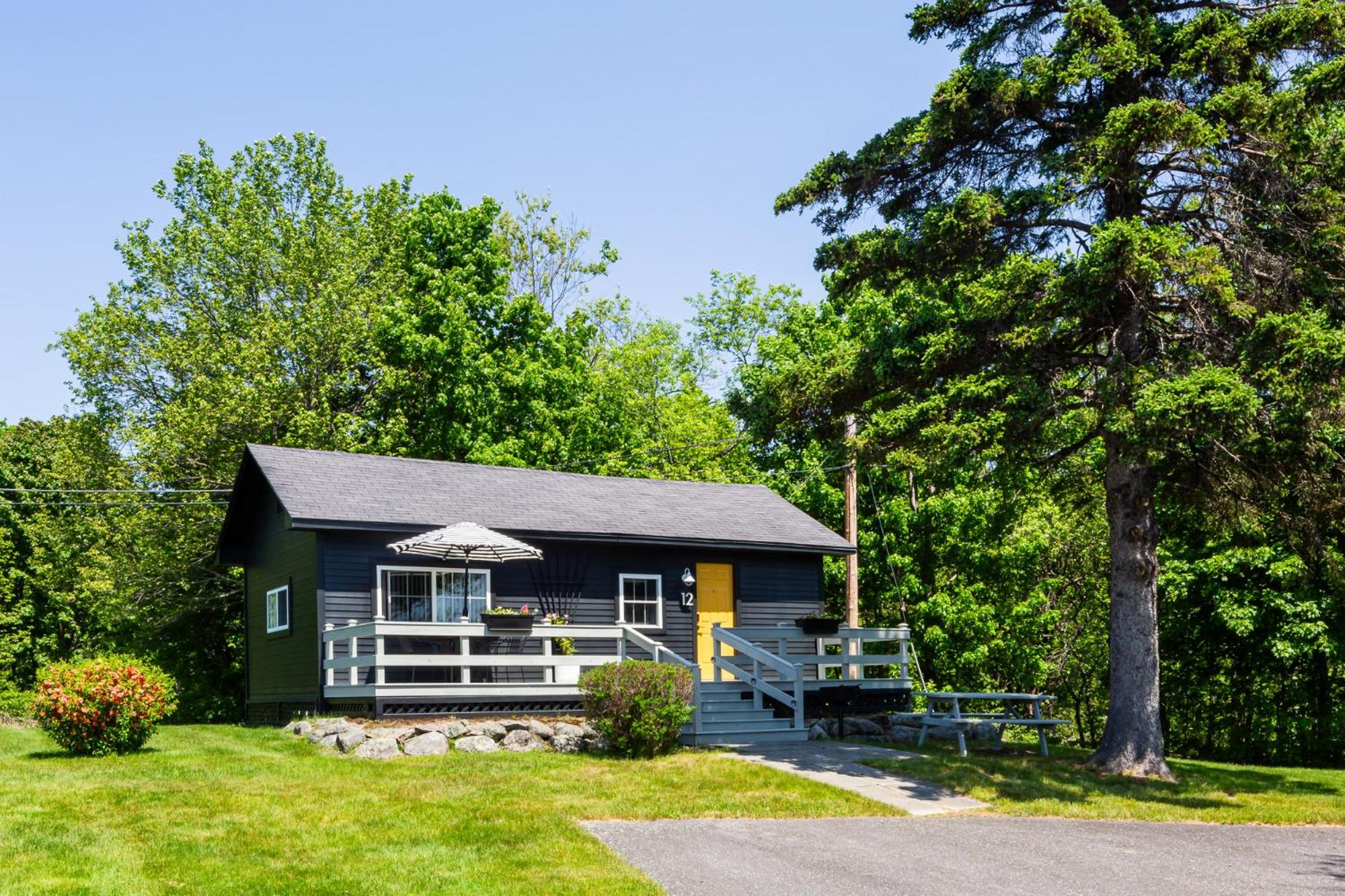 Seascape Motel & Cottages