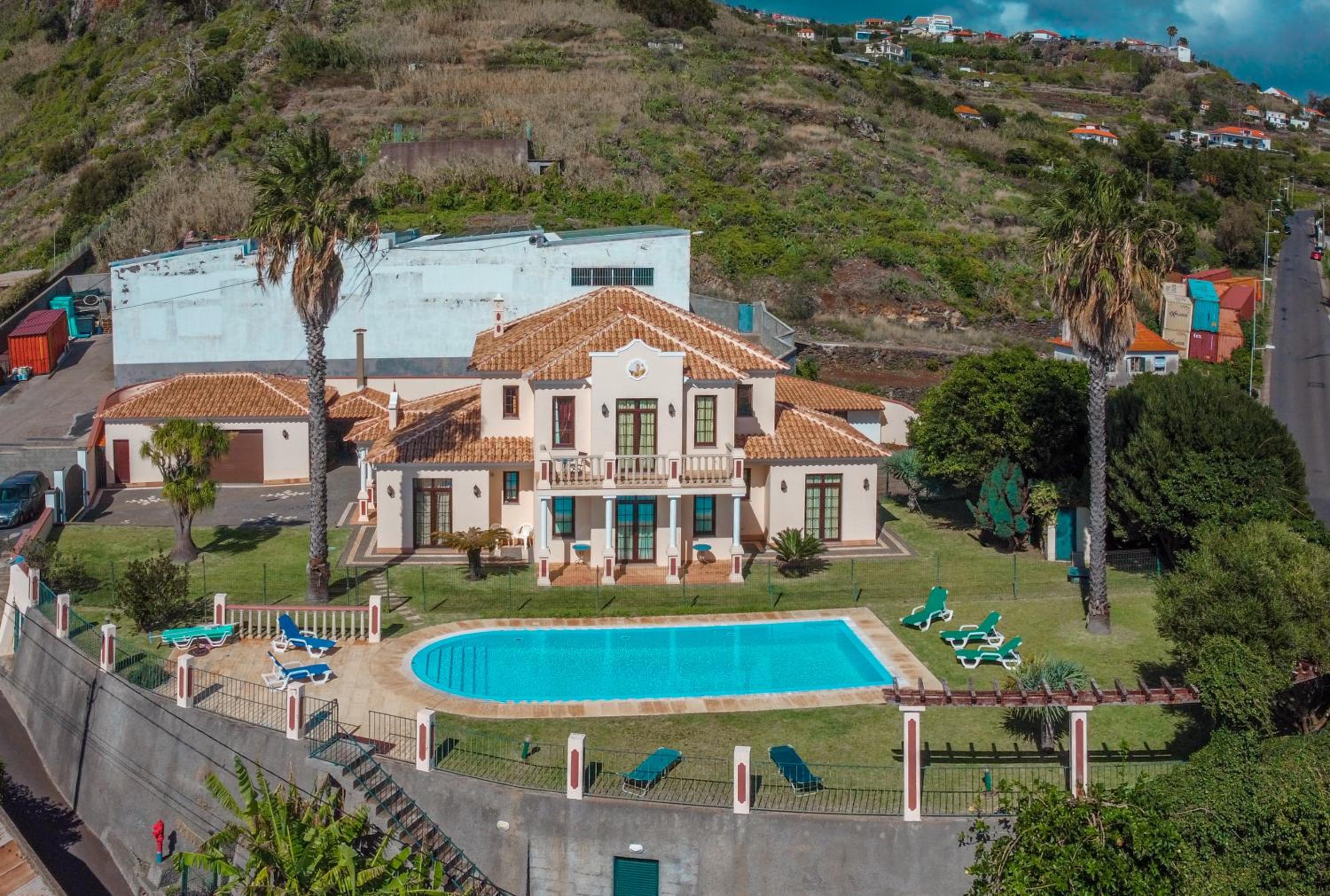 Royal Amores Villa