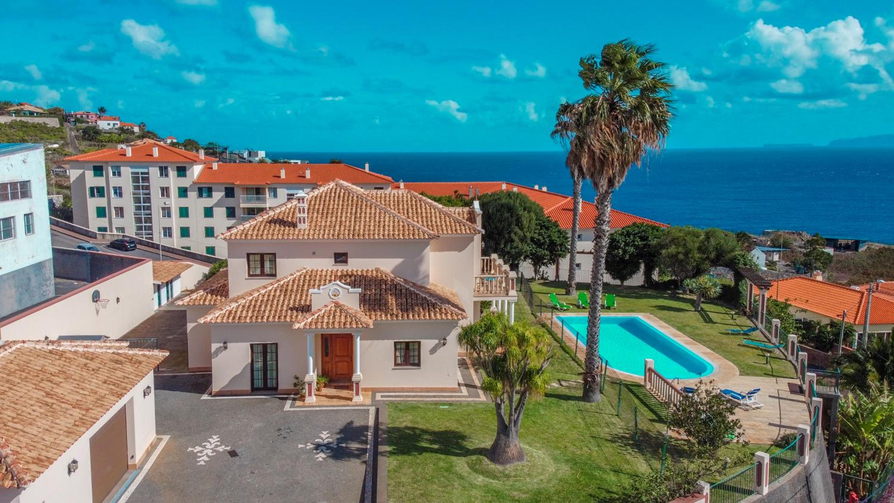 Royal Amores Villa