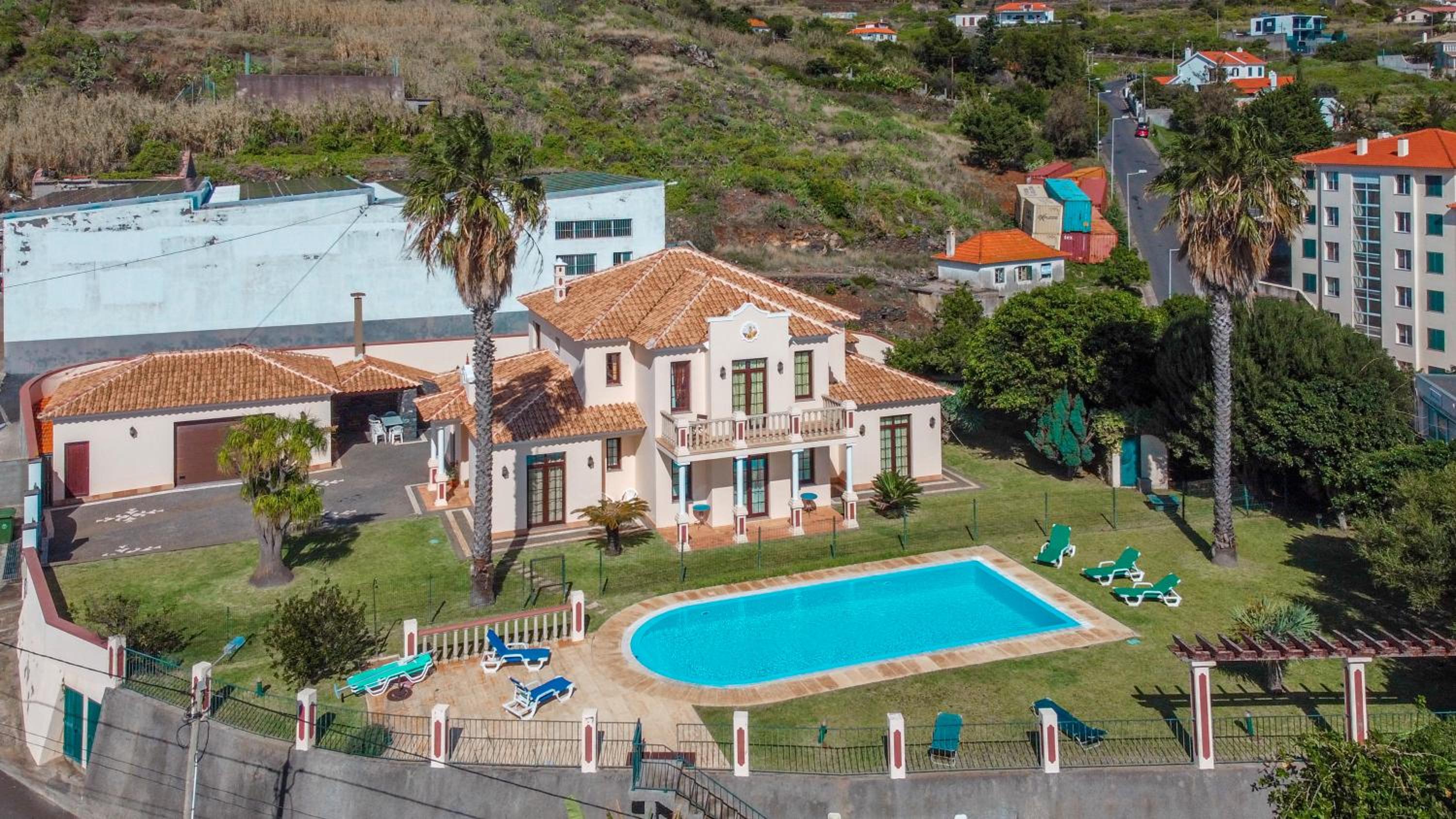 Royal Amores Villa