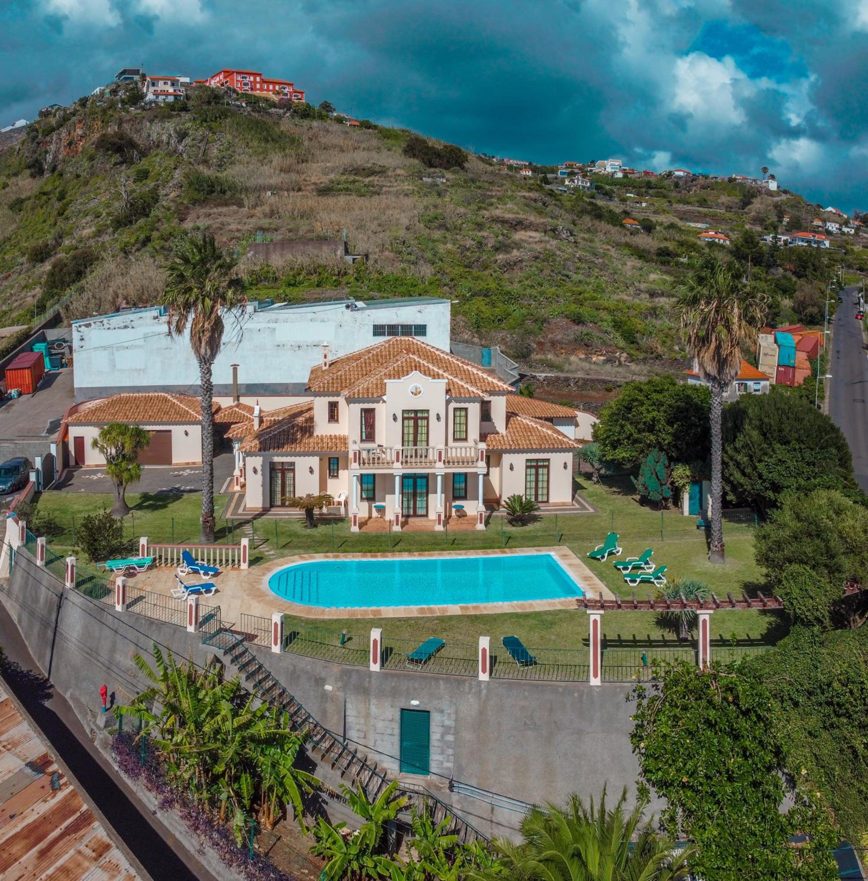 Royal Amores Villa