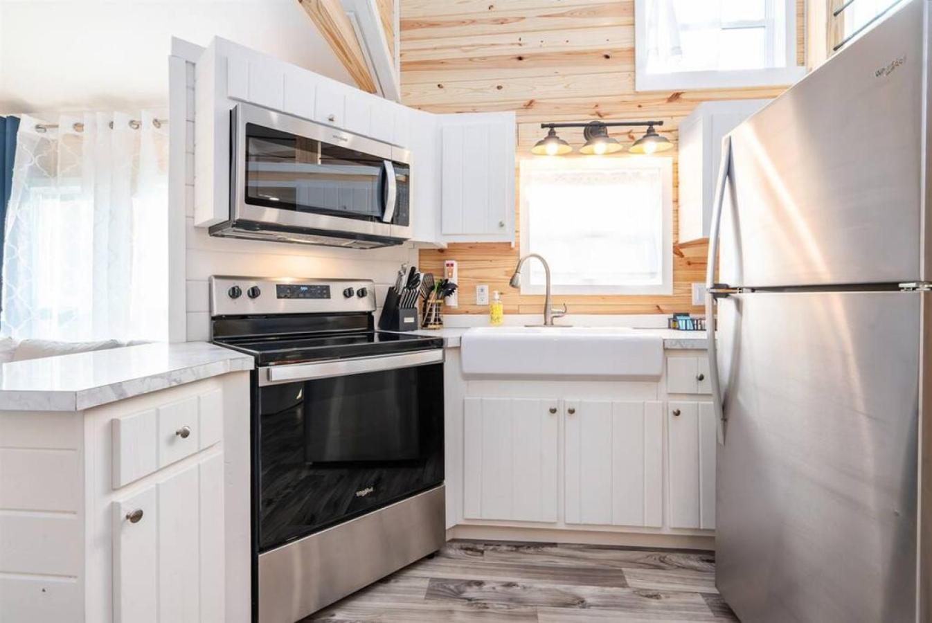 8 All Decked Out, Luxury Tiny House, Boat Parking Mins to Lake Guntersville, Downtown - Property Image 29