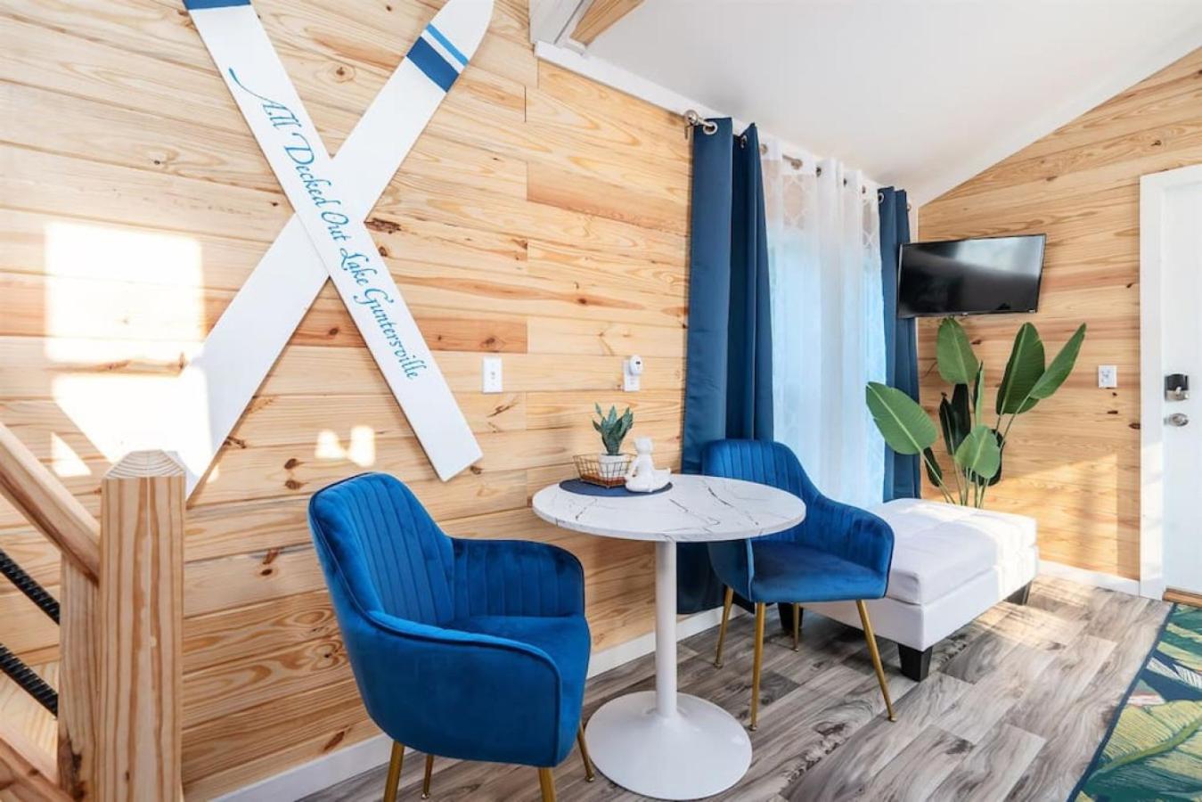 8 All Decked Out, Luxury Tiny House, Boat Parking Mins to Lake Guntersville, Downtown - Property Image 28