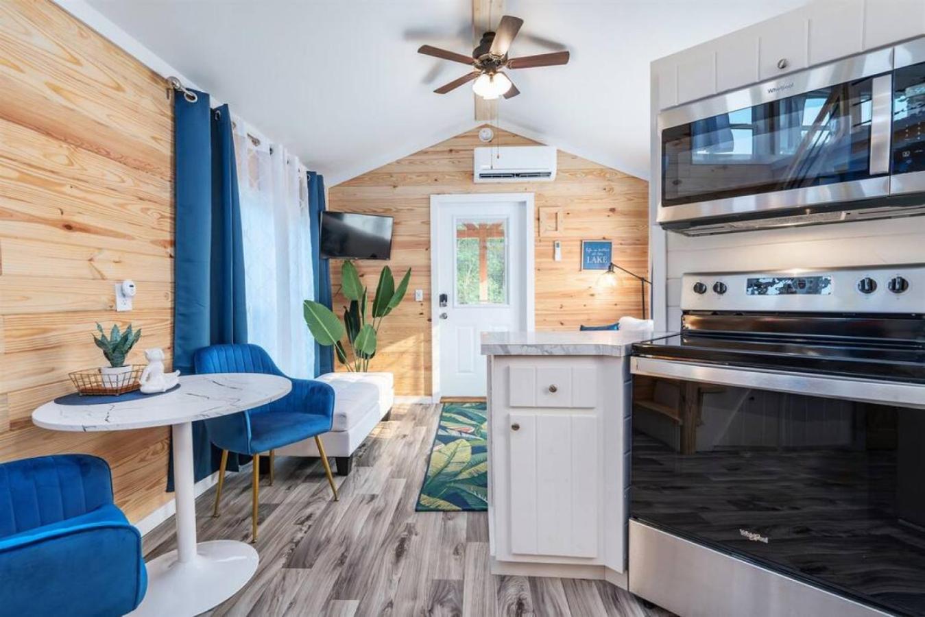 8 All Decked Out, Luxury Tiny House, Boat Parking Mins to Lake Guntersville, Downtown - Property Image 27