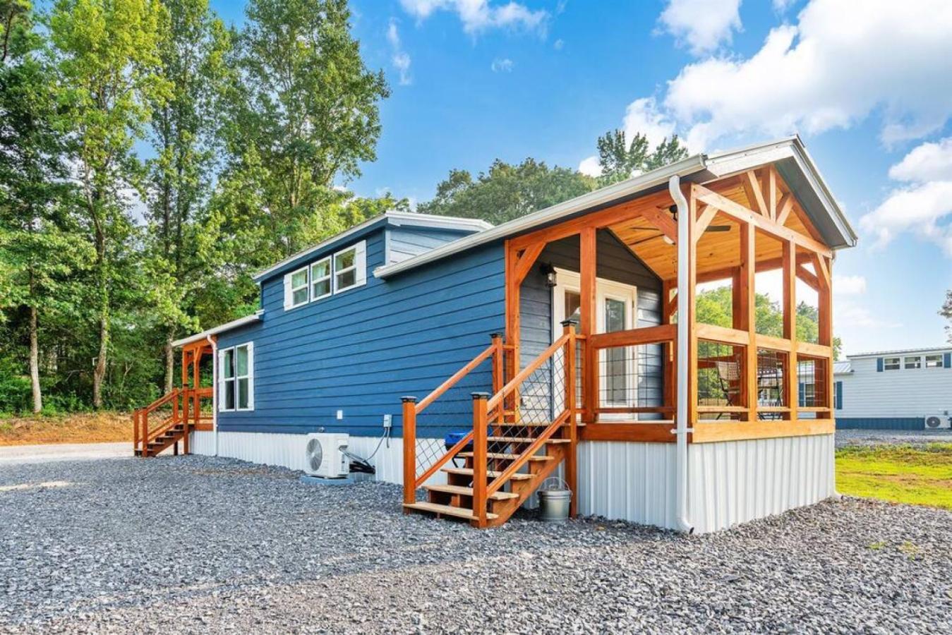 8 All Decked Out, Luxury Tiny House, Boat Parking Mins to Lake Guntersville, Downtown - Property Image 1