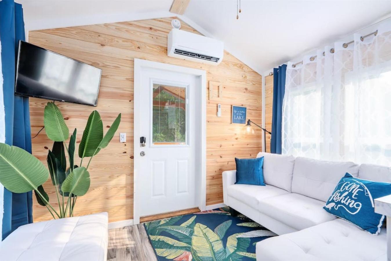 8 All Decked Out, Luxury Tiny House, Boat Parking Mins to Lake Guntersville, Downtown - Property Image 2