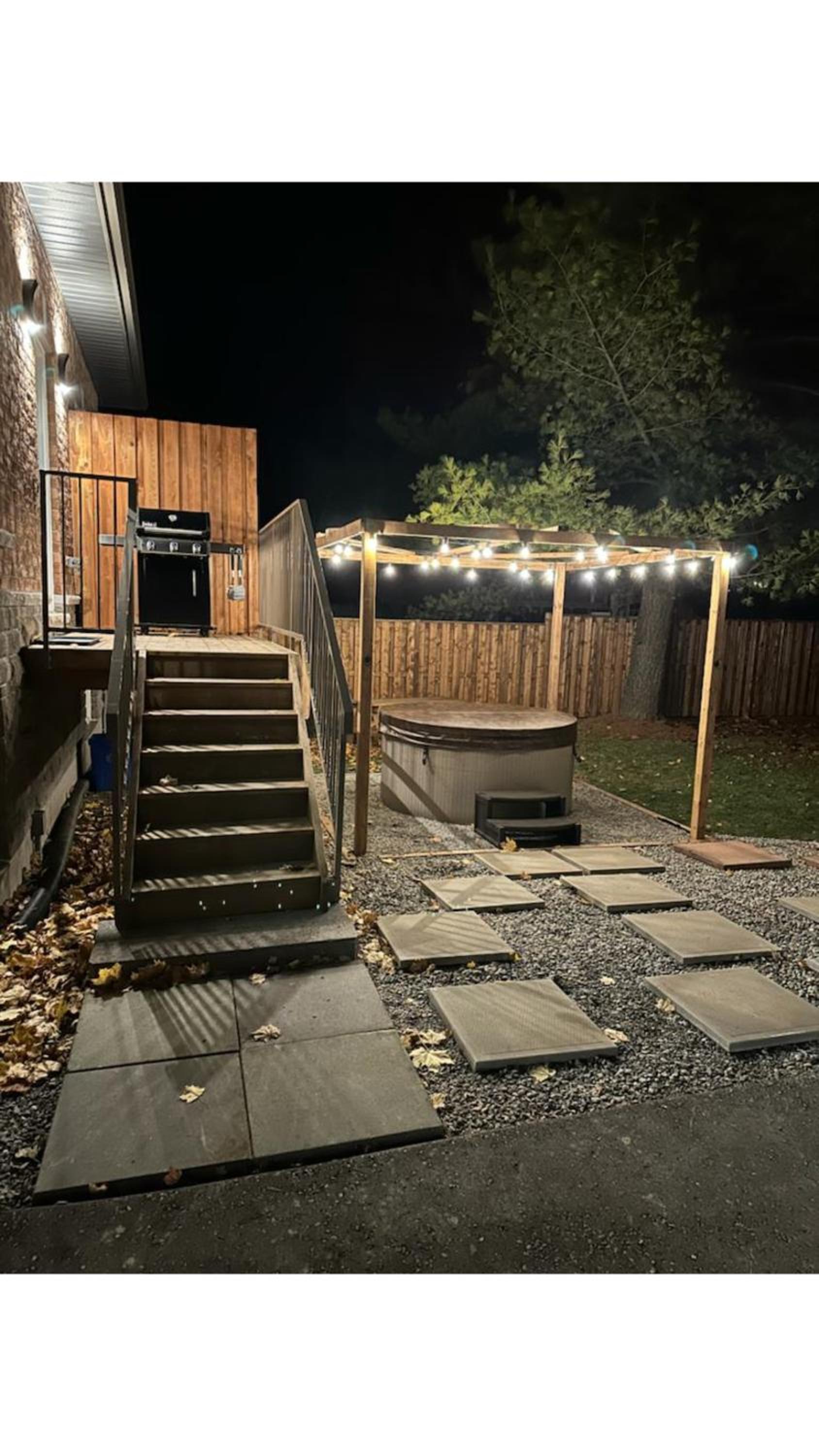 Charming 3BR Bungalow - Hot Tub