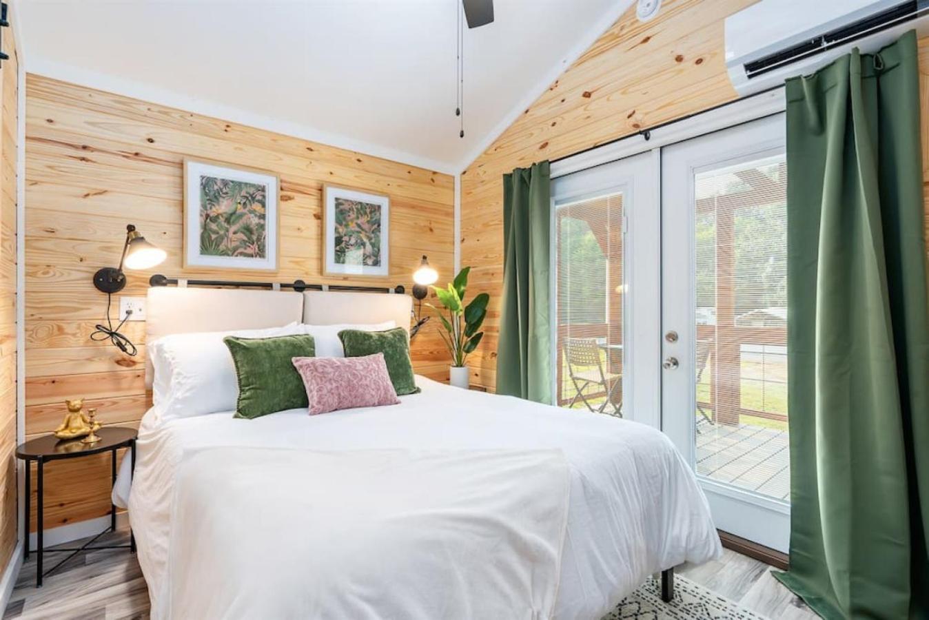 8 All Decked Out, Luxury Tiny House, Boat Parking Mins to Lake Guntersville, Downtown - Property Image 8
