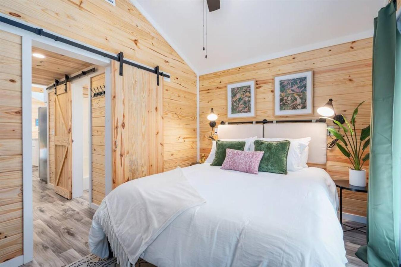 8 All Decked Out, Luxury Tiny House, Boat Parking Mins to Lake Guntersville, Downtown - Property Image 6