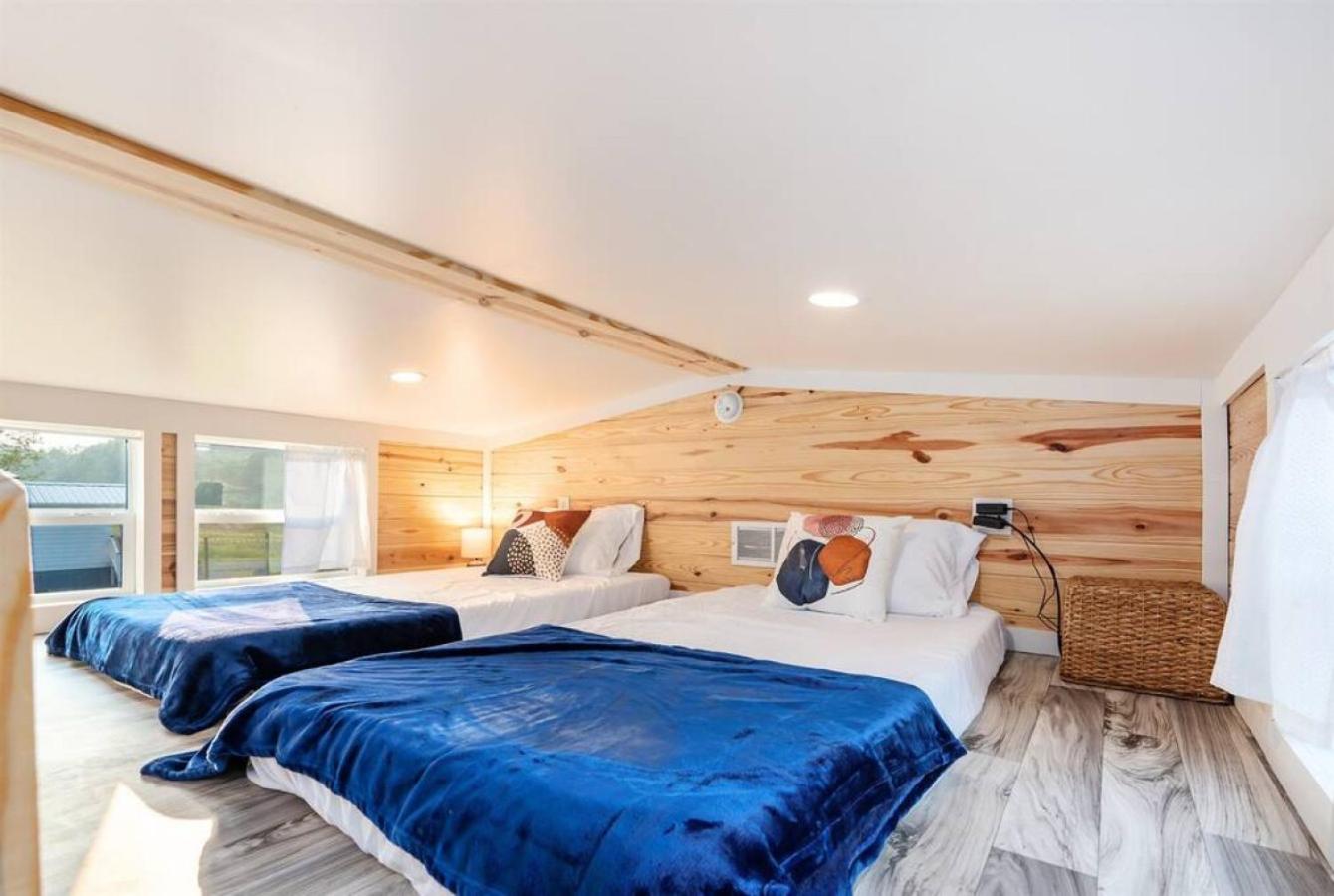 8 All Decked Out, Luxury Tiny House, Boat Parking Mins to Lake Guntersville, Downtown - Property Image 5