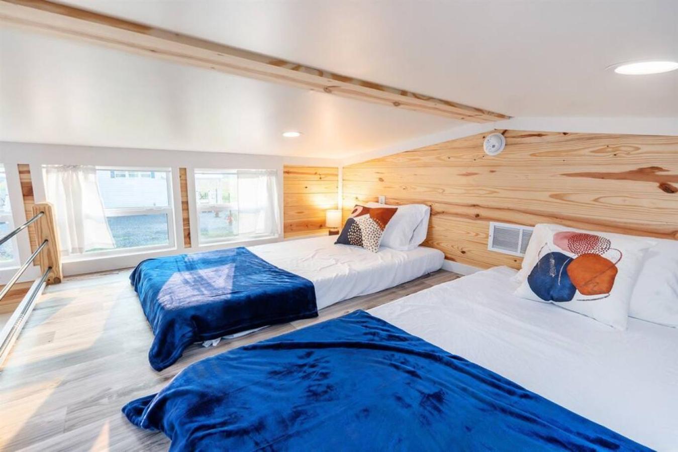 8 All Decked Out, Luxury Tiny House, Boat Parking Mins to Lake Guntersville, Downtown - Property Image 4