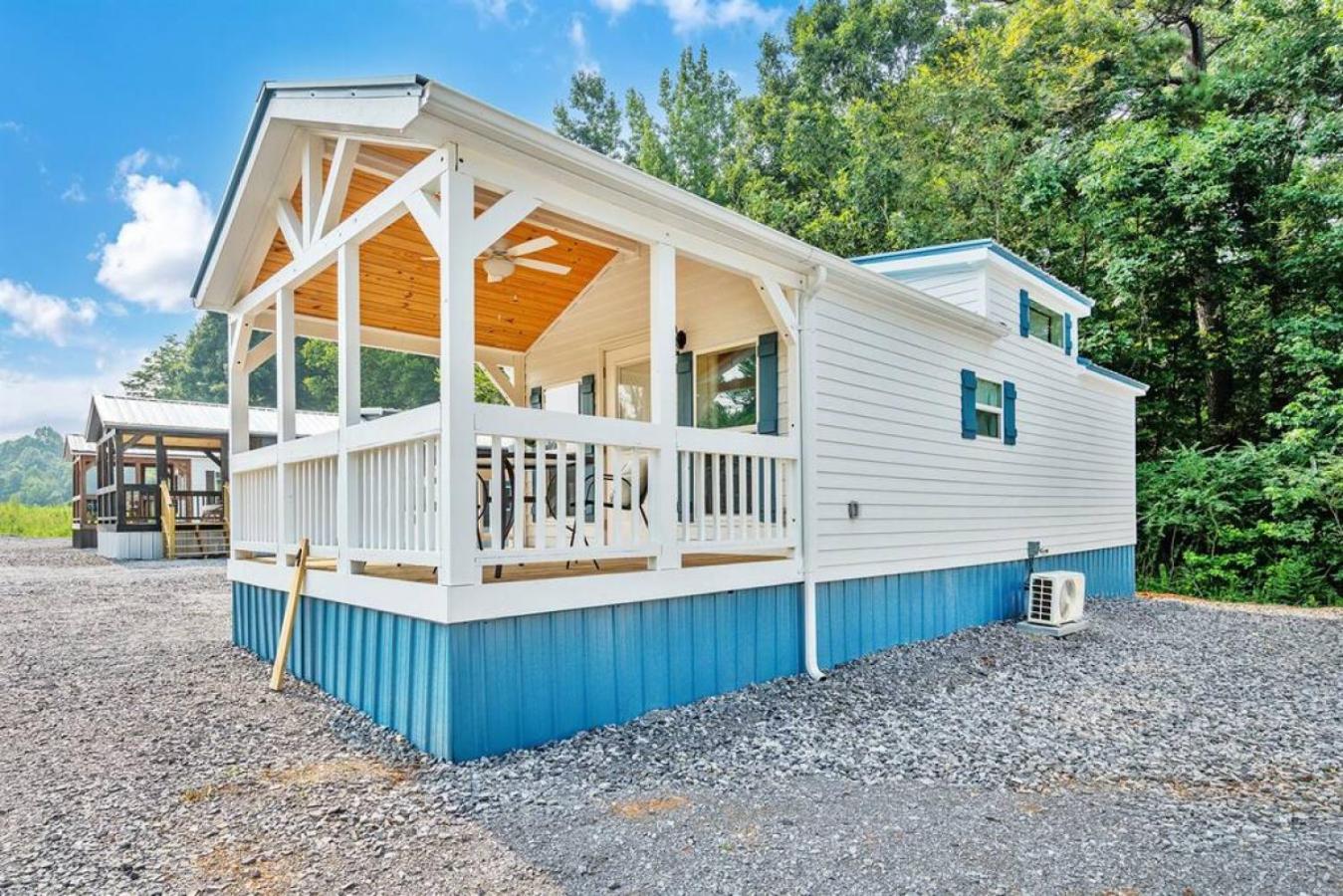 4 Heron Haus, Luxury Tiny House, Pet Friendly, Mins to Downtown Guntersville view 4