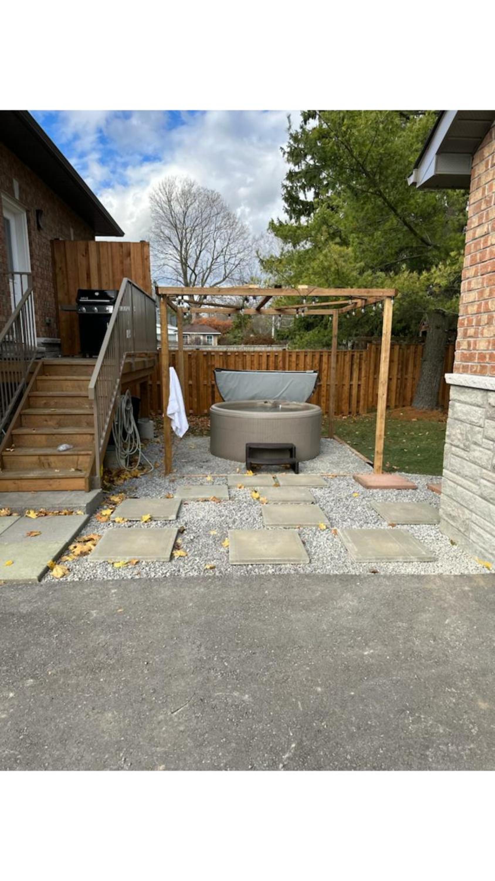 Charming 3BR Bungalow - Hot Tub