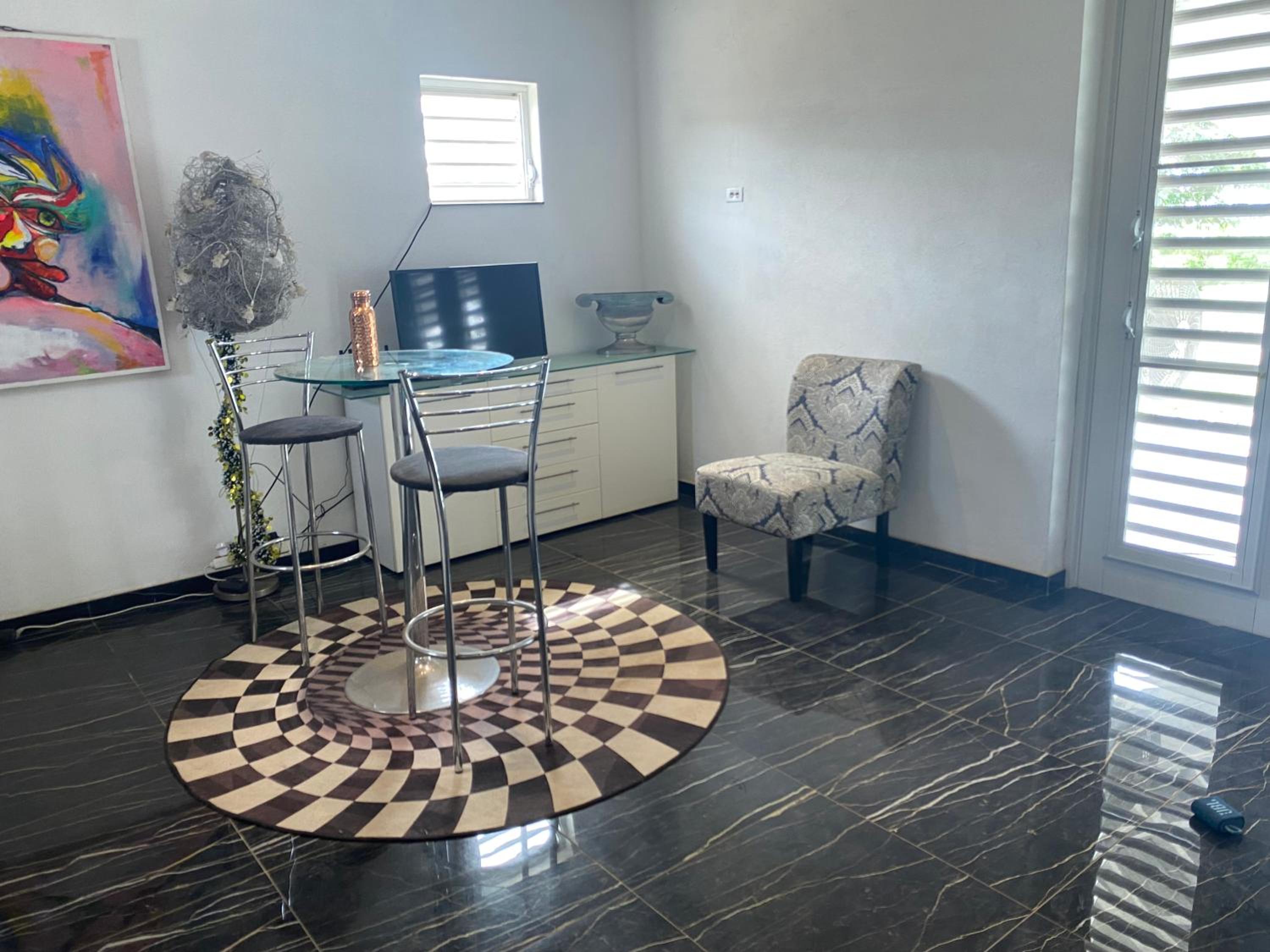 The Beach House and 2 appartments for full or separate rental, all with pool and private beach