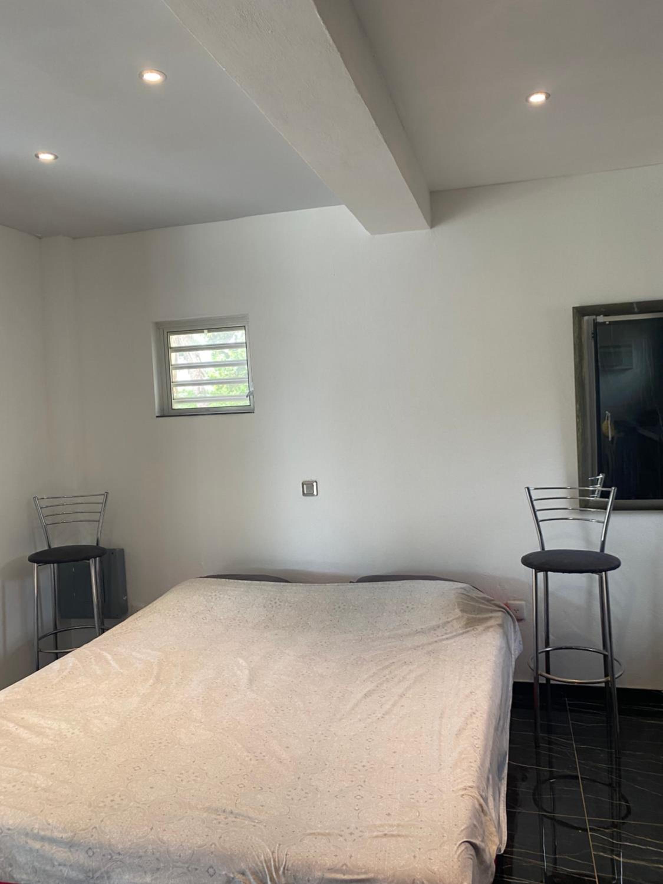 The Beach House and 2 appartments for full or separate rental, all with pool and private beach