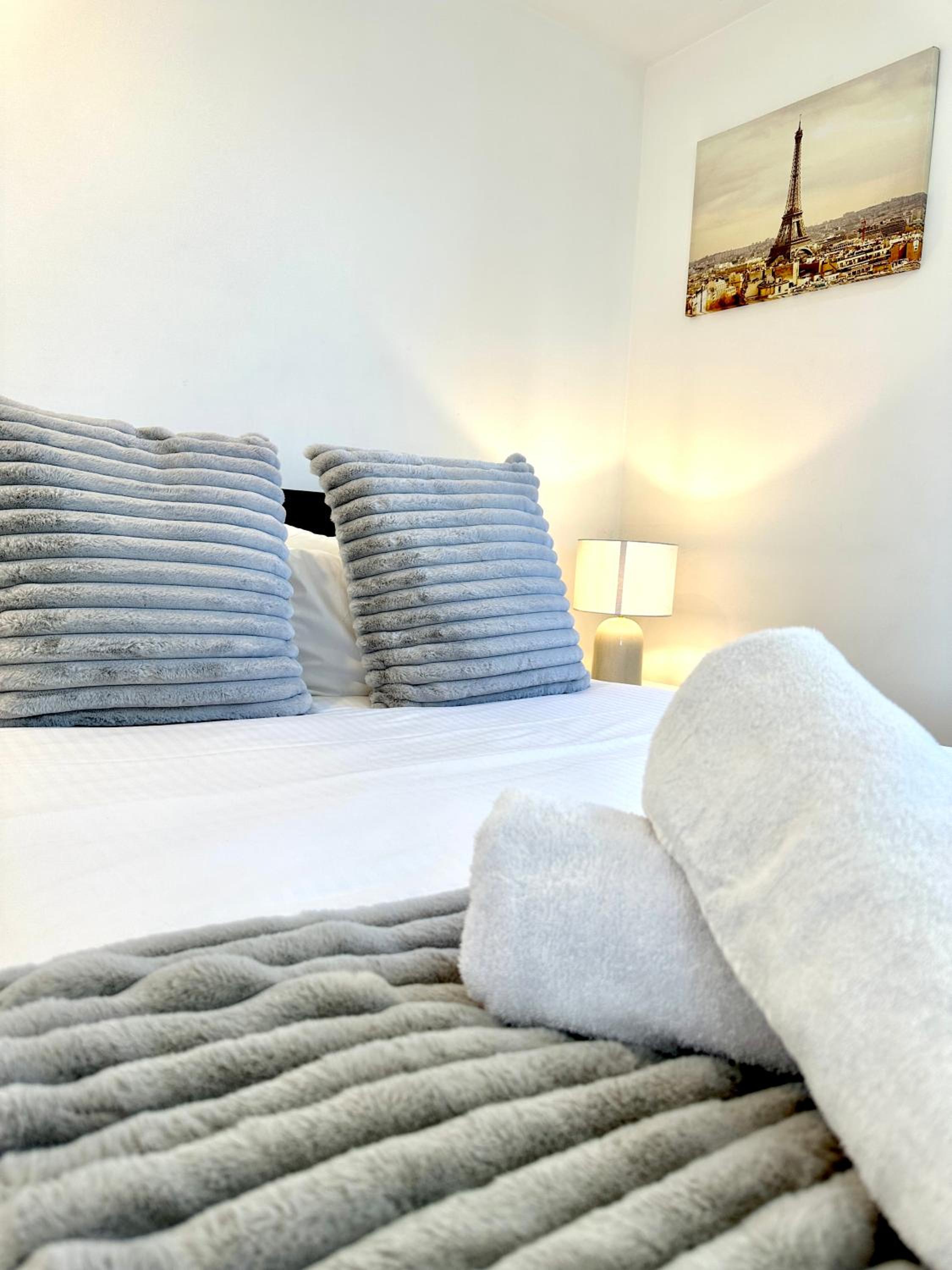 Melbourne Magic on Spencer: Stylish City Living