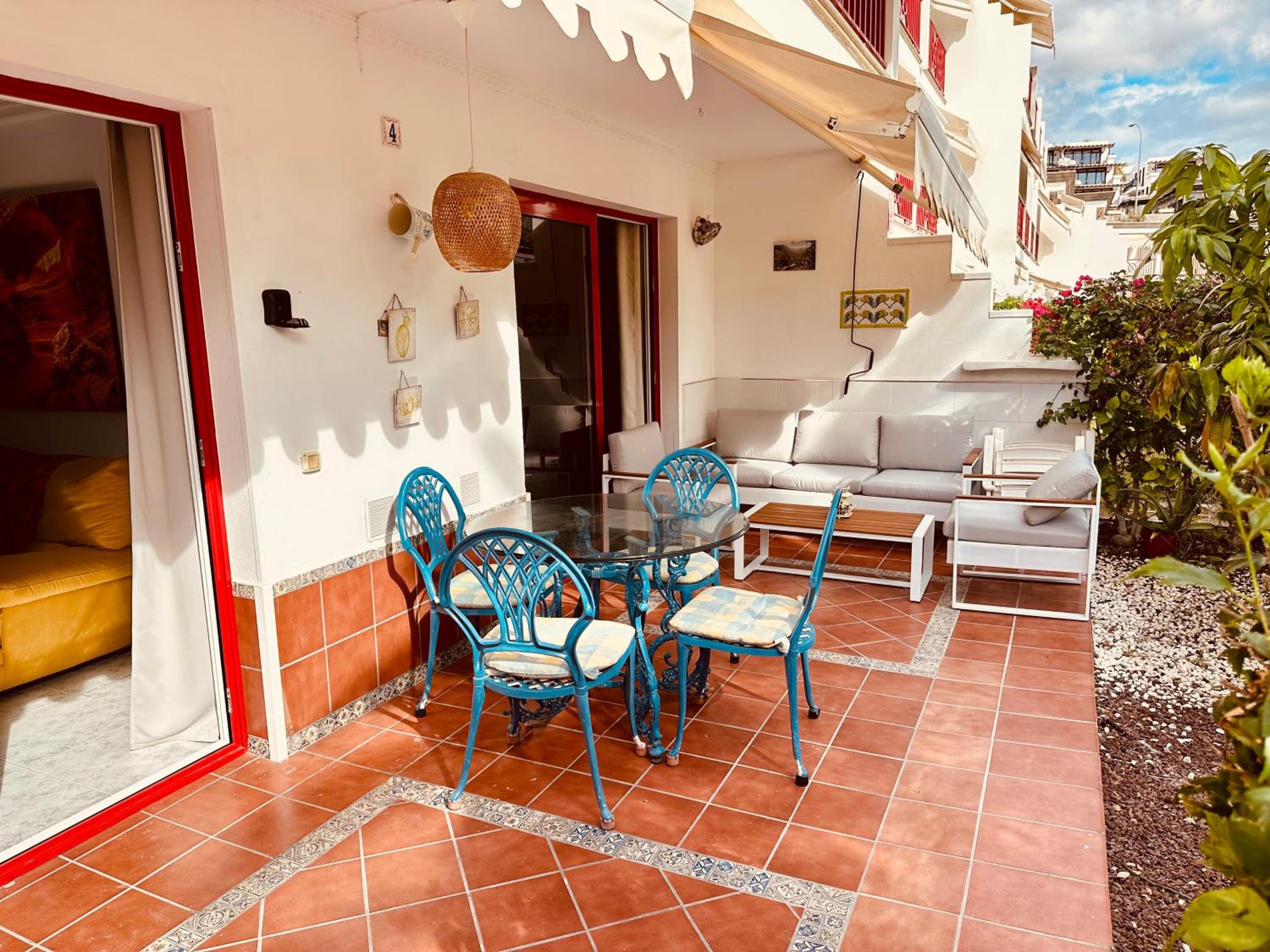 PLAYA DEL CURA - Spacious Beachside Apartment