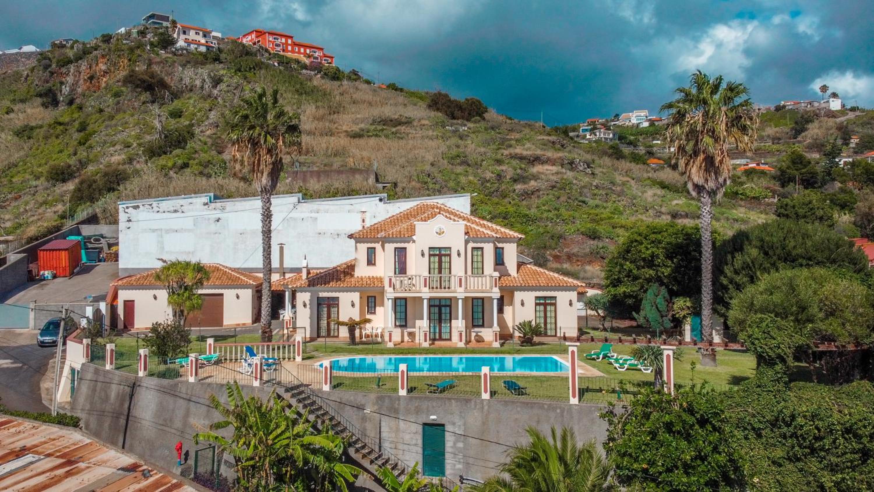 Royal Amores Villa