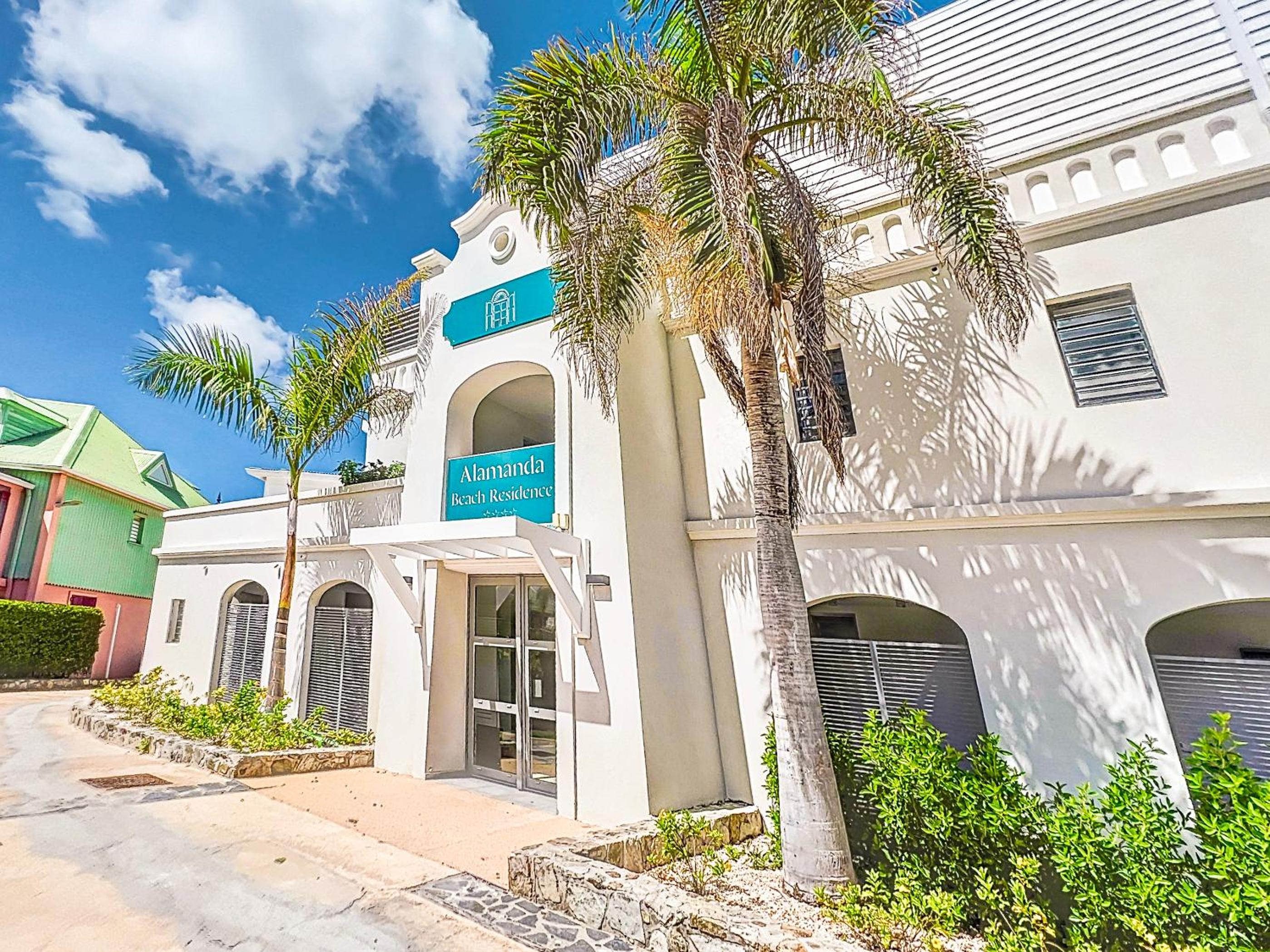 Ultramarine direct access to Orient Bay beach 2 bedrooms