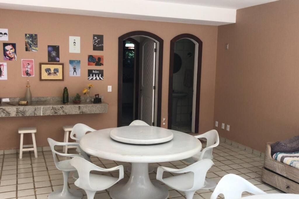 Um sonho de casa frente à laguna