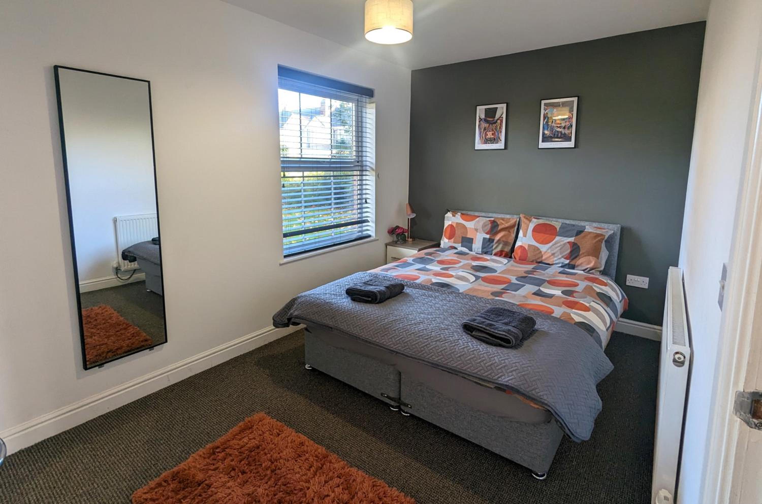 Superb Modern Apartment, FREE Secure Parking!