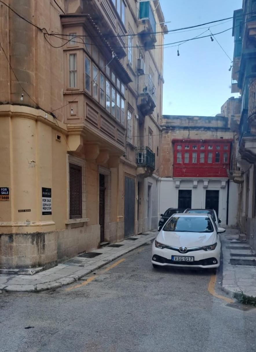 Door Nine -Townhouse with harbour views