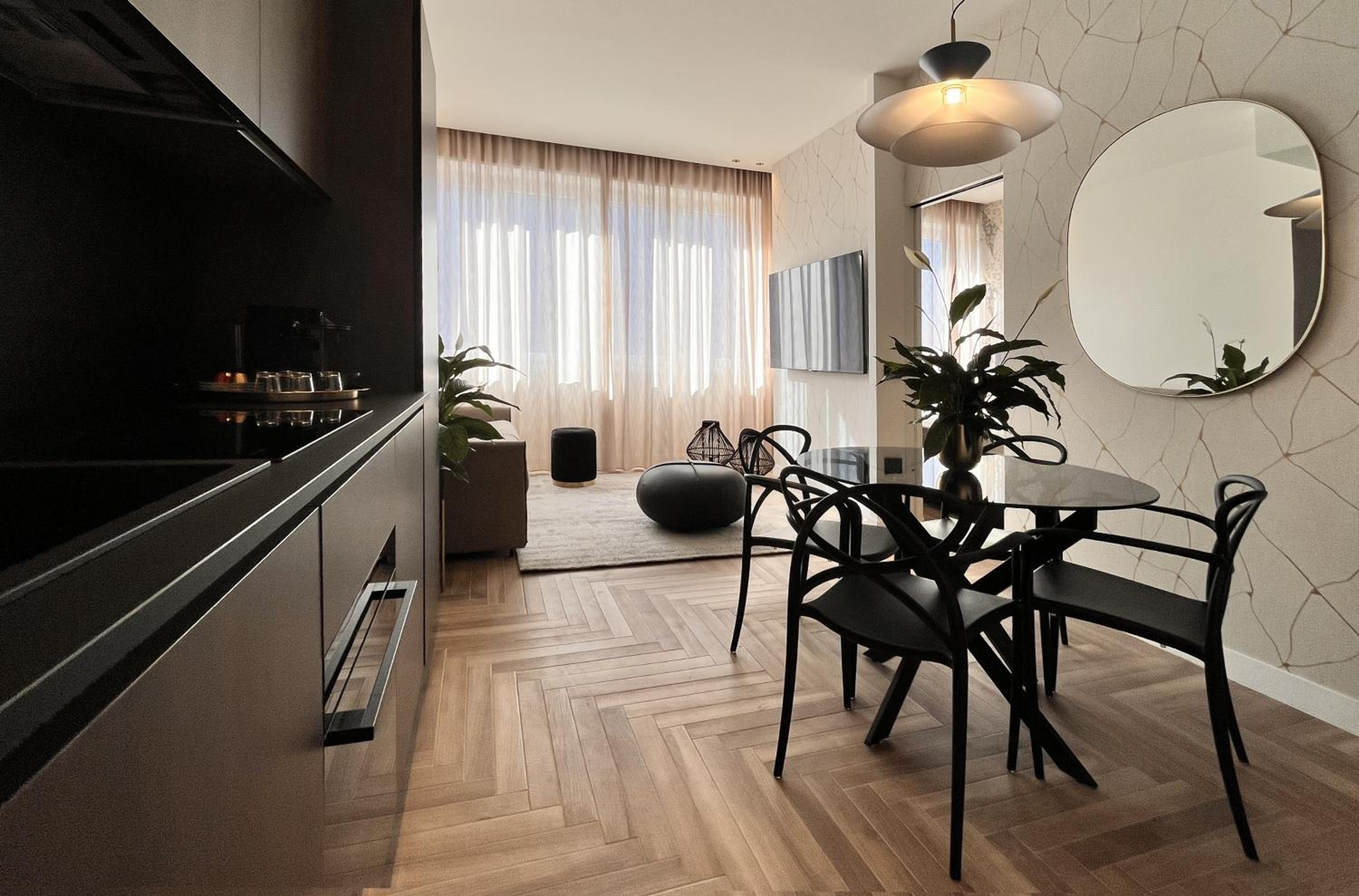 YLS Luxury Suites photo 3