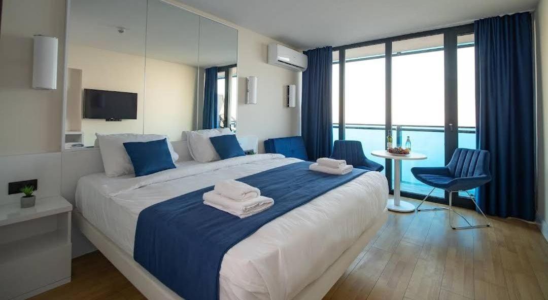 VIP apart 302 Ximshiashvili 7b view 4