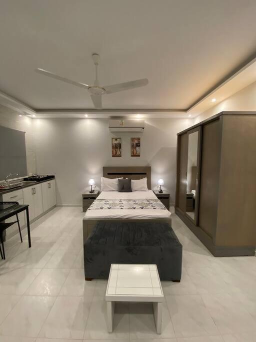 Brand new studio prime location