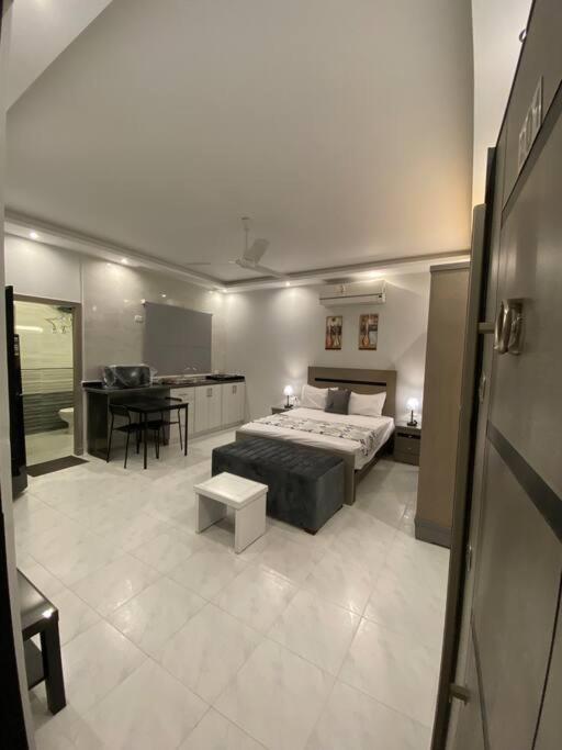 Brand new studio prime location