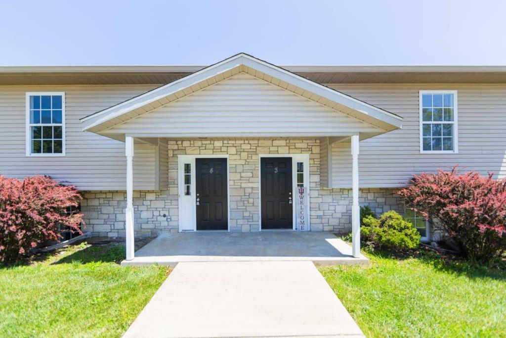 Bloomington Vacations - Memorial Field Lodge - Property Image 3