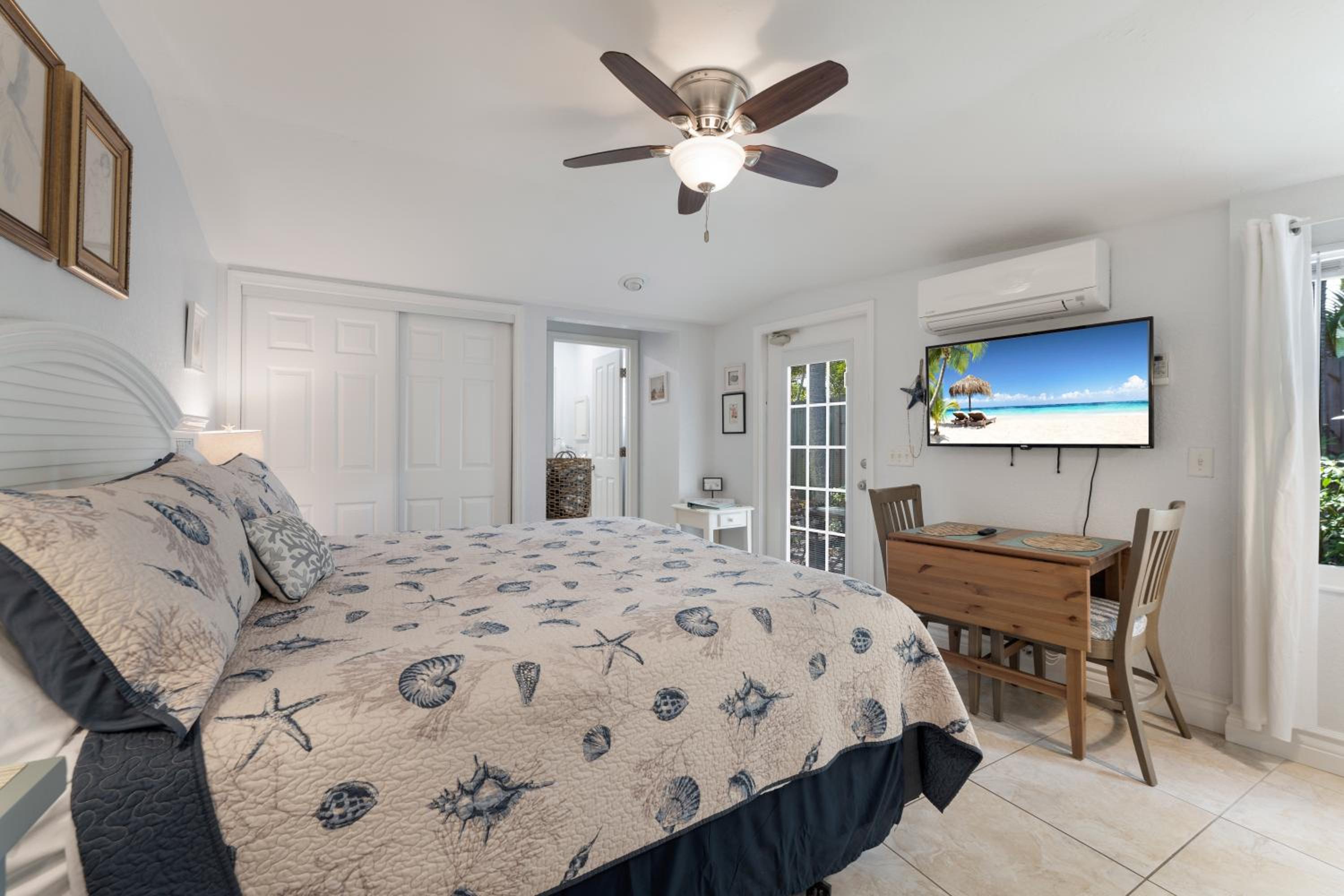 An Island Getaway at Palm Tree Villas